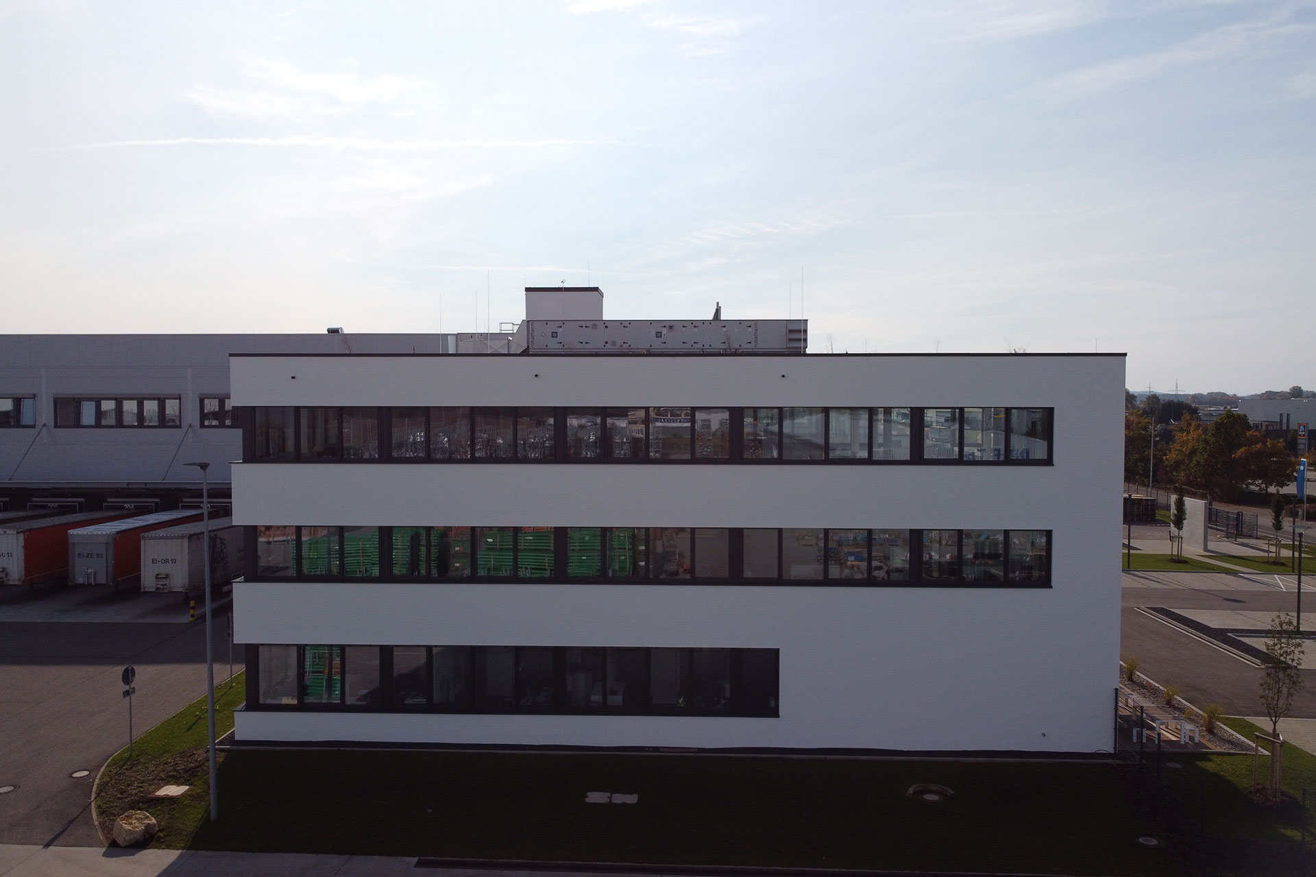 Fensterband von Bürogebäude in Reichertshofen